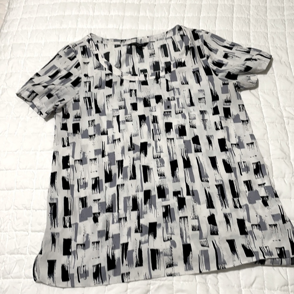 Black and white banana republic blouse M